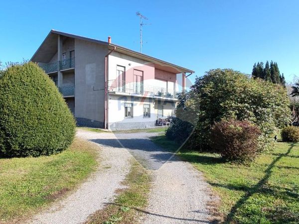 Casa Indipendente Oleggio Castello, NO Vendita