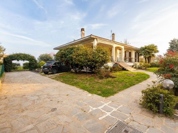 Villa singola Brugarolo, Merate, LC Vendita