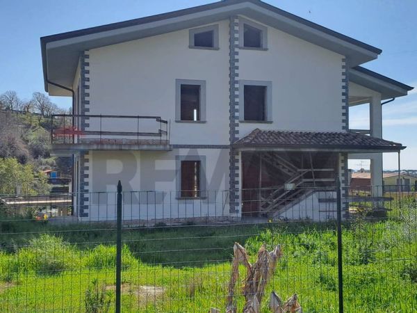 Villa singola Minturno, LT Vendita