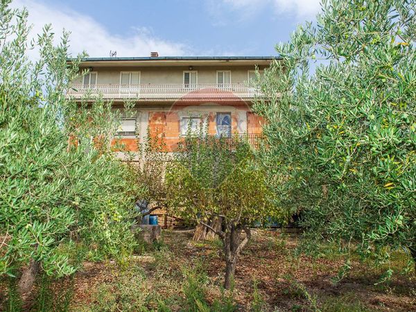 Villa singola Leonforte, EN Vendita