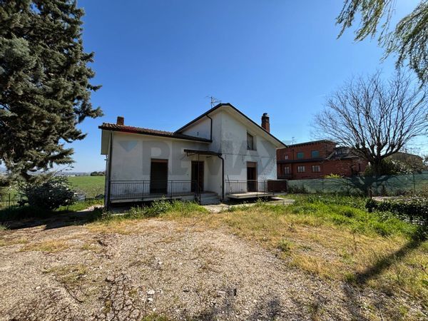Casa Indipendente Calvi, BN Vendita