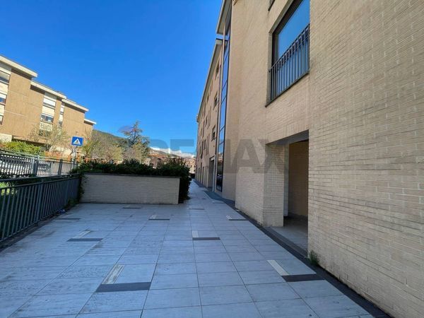 Attività  Commerciale Torrione, L'Aquila, AQ Affitto - Foto 2