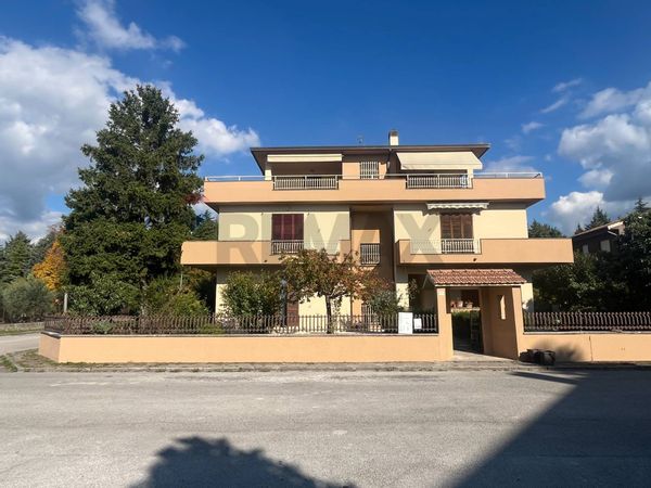 Appartamento Zona Viale Ancona, Foligno, PG Vendita