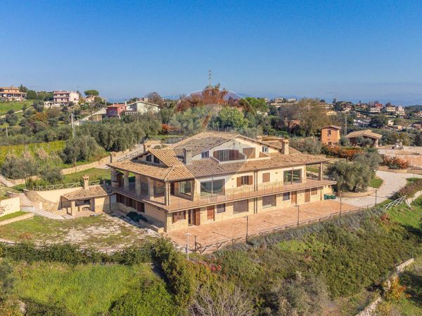 Villa singola Castelnuovo di Porto, RM Vendita