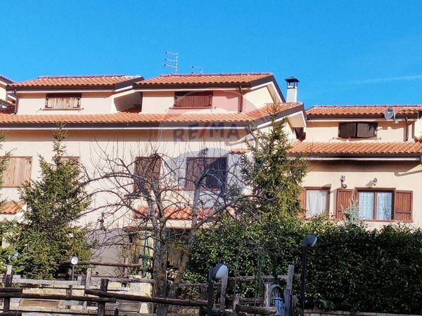 Villa a schiera Piaggia, Lucoli, AQ Vendita