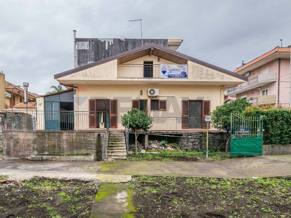 Casa Indipendente Santa Maria La Stella, Aci Sant'Antonio, CT Vendita
