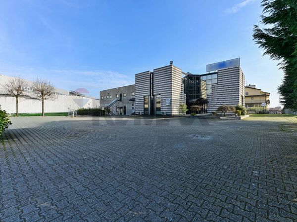Capannone Industriale Cernusco sul Naviglio, MI Vendita