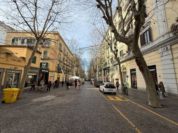 Locale Commerciale Vomero, Napoli, NA Affitto