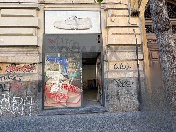 Locale Commerciale Centro, Napoli, NA Affitto