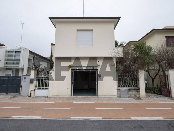 Locale Commerciale Portone, Senigallia, AN Affitto