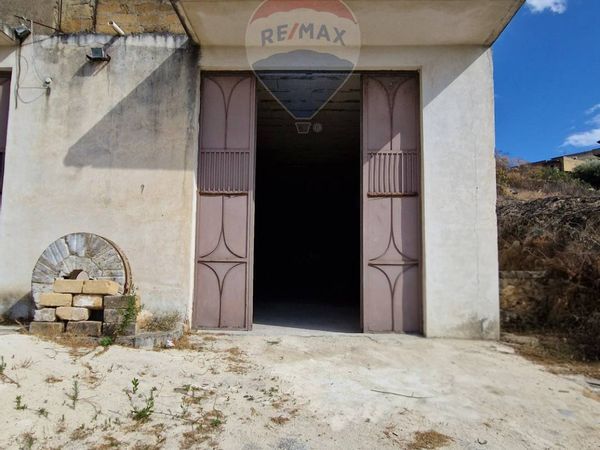 Locale Commerciale Favara, AG Affitto