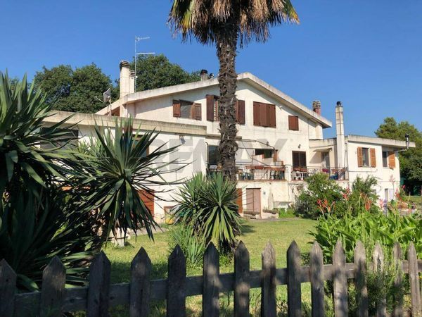 Porzione di villa Silvi, TE Vendita