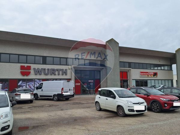 Locale Commerciale Zona Paciana, Foligno, PG Vendita