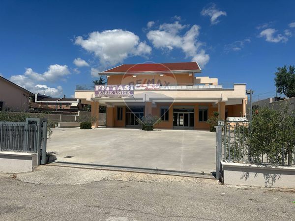 Locale Commerciale Benevento, BN Affitto