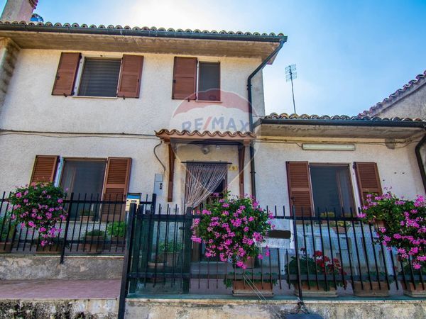 Casa Semindipendente Fabriano, AN Vendita