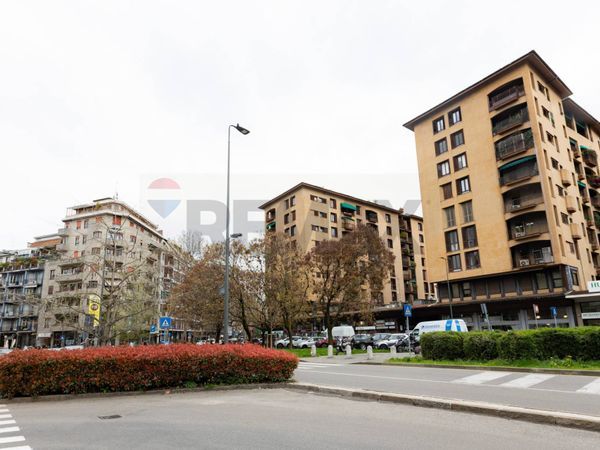 Locale Commerciale De Angeli, Milano, MI Affitto