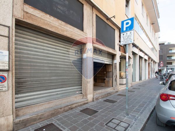 Negozio Centro storico, Brescia, BS Affitto