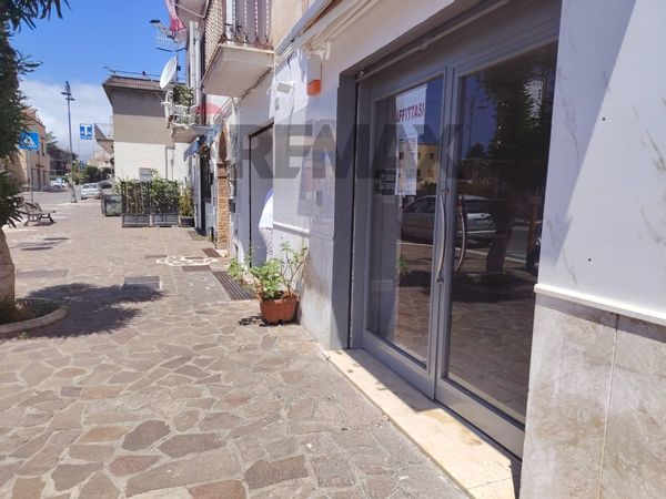 Locale Commerciale Scauri, Minturno, LT Affitto
