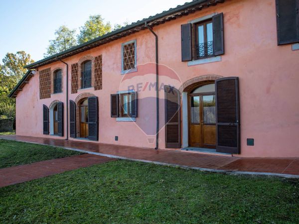 Rustico San Michele in Escheto, Lucca, LU Vendita