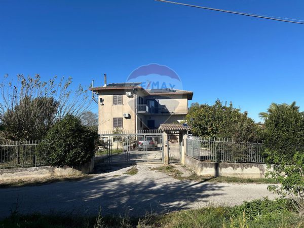 Casa Indipendente Fragneto Monforte, BN Vendita