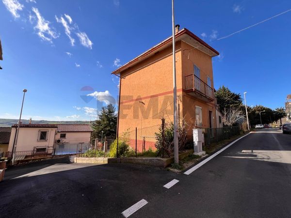 Casa Indipendente Fragneto Monforte, BN Vendita
