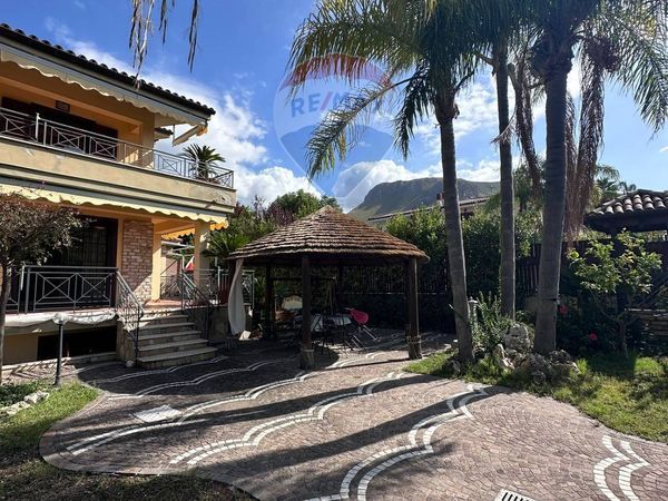 Villetta bifamiliare Sperlonga, LT Vendita