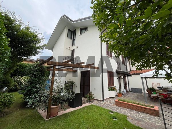 Villa o villino Camparada, MB Vendita