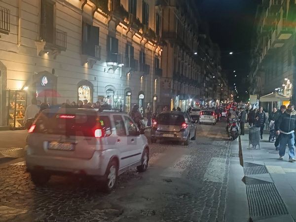 Locale Commerciale Centro, Napoli, NA Affitto - Foto 4