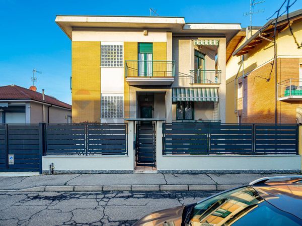 Casa Indipendente Zona San Pietro, Rho, MI Vendita