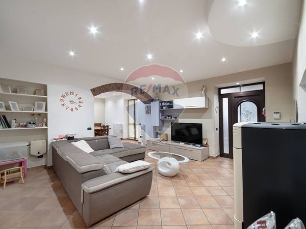 Casa Indipendente Varallo Pombia, NO Vendita