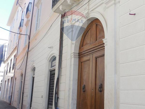 Appartamento Centro storico, L'Aquila, AQ Affitto