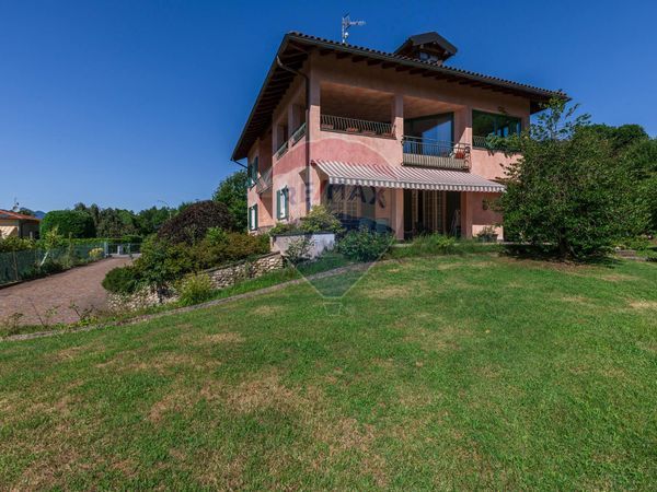 Porzione di villa Casa Bozzolo, Marchirolo, VA Vendita
