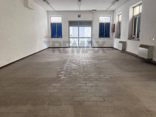 Locale Commerciale Altare, SV Affitto