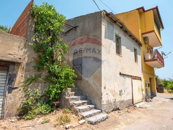 Casa Indipendente Grotte Calcare, Furci Siculo, ME Vendita