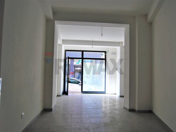 Locale Commerciale Centro storico, L'Aquila, AQ Affitto - Foto 2