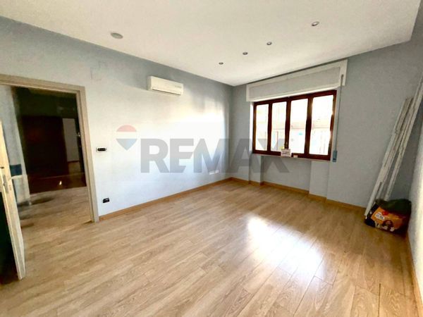 Ufficio Zona Amendola, Afragola, NA Affitto - Foto 2