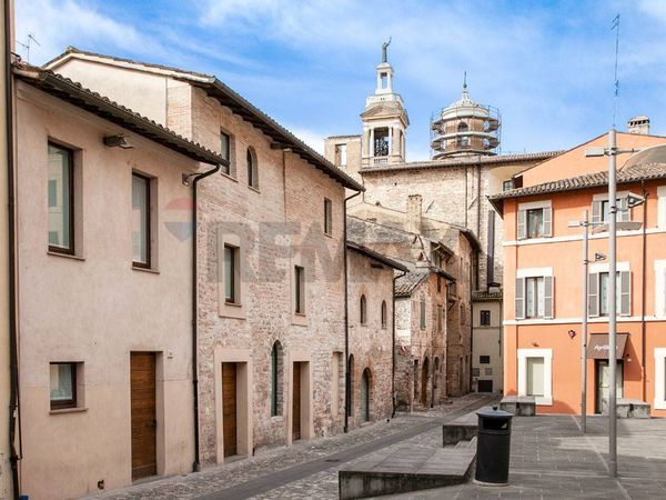 Locale Commerciale Centro Storico, Foligno, PG Affitto - Foto 3