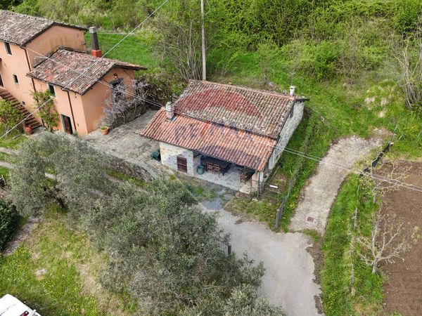 Rustico Il Poggio, Camporgiano, LU Vendita