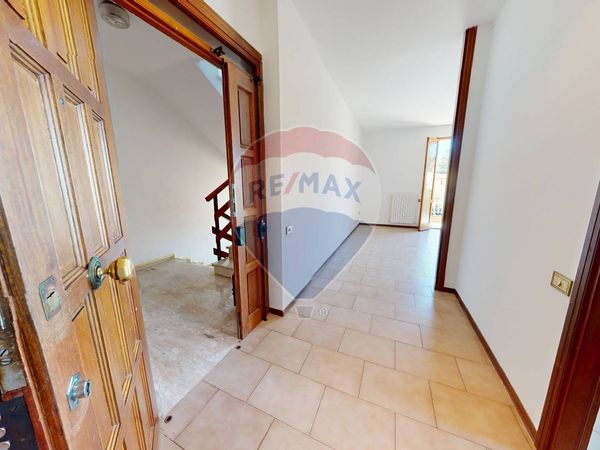 Appartamento Zona Viale Ancona, Foligno, PG Vendita - Foto 3