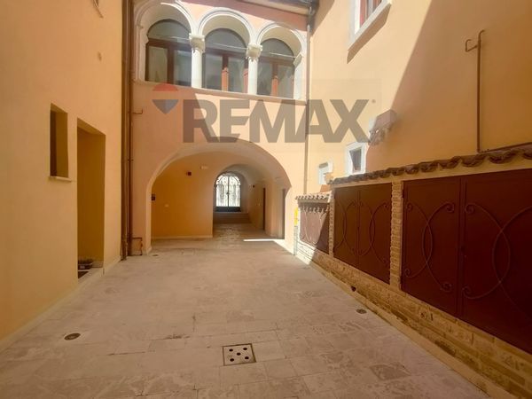 Appartamento Centro storico, L'Aquila, AQ Affitto