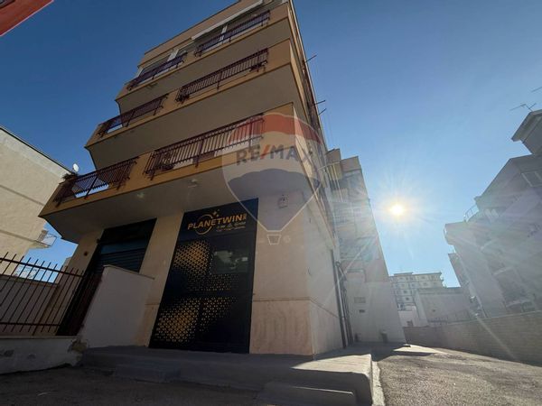 Locale Commerciale Modugno, BA Affitto