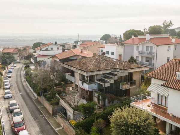 Porzione di villa Marina di Montemarciano, Montemarciano, AN Vendita