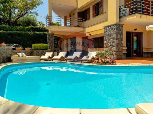 Villa singola Santa Maria La Stella, Aci Sant'Antonio, CT Vendita