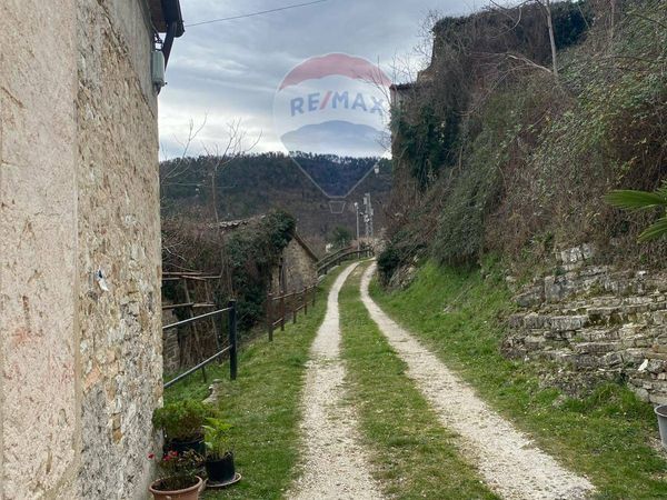 Casa Indipendente Fabriano, AN Vendita