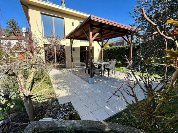 Porzione di villa Arcisate, VA Vendita