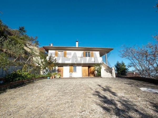 Casa Indipendente Arcevia, AN Vendita