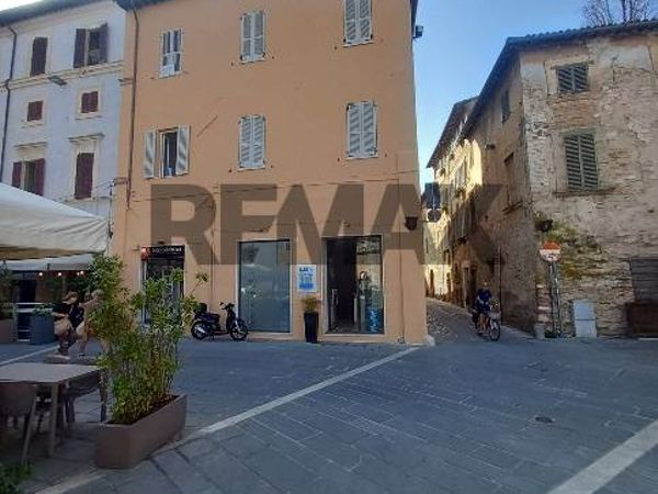 Appartamento Centro Storico, Foligno, PG Affitto