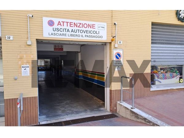Garage/Box Lanciano, CH Affitto