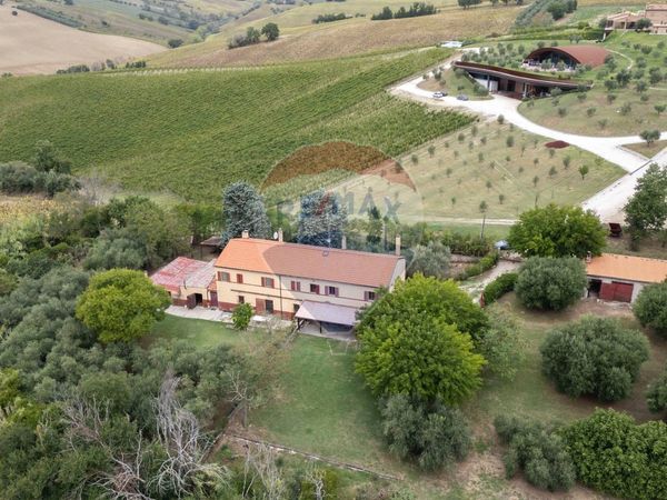 Porzione di villa San Marcello, AN Vendita