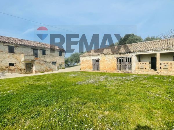 Cascina/Casale Potenza Picena, MC Vendita